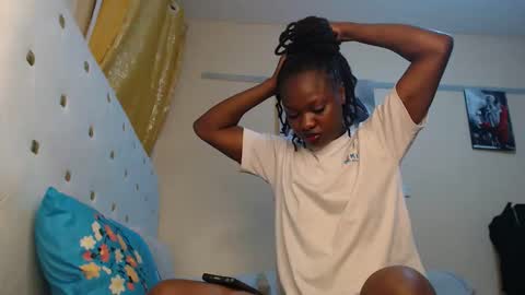 Snapshot of sugarlips_05 chatting on December 18, 7:20 pm sugar online show from December 18, 7:20 pm