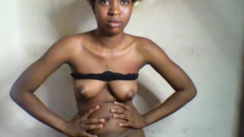 Snapshot of sugarmeltsxx chatting on November 6, 10:38 am Bella online show from November 6, 10:38 am