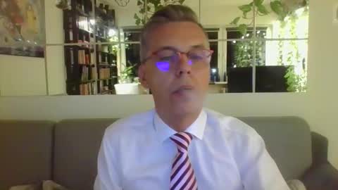 Snapshot of suit_elegant chatting on September 8, 7:35 pm Suit tie horny online show from September 8, 7:35 pm