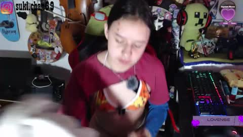 Snapshot of sukichan_ chatting on November 6, 6:53 pm Sukylee online show from November 6, 6:53 pm