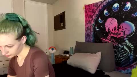 Snapshot of summer96o chatting on December 6, 2:57 am Summer online show from December 6, 2:57 am