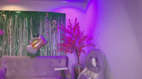 summer_miller online show from March 20, 11:37 am