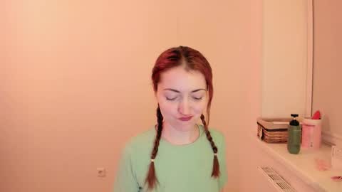 Snapshot of summer_preston chatting on February 17, 9:32 pm Summer Preston online show from February 17, 9:32 pm