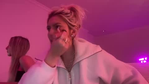 Snapshot of summerclarke2 chatting on September 26, 5:28 pm summerclarke2 online show from September 26, 5:28 pm