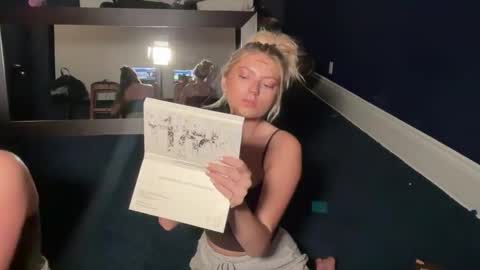 Snapshot of summerclarke2 chatting on October 10, 8:19 pm summerclarke2 online show from October 10, 8:19 pm