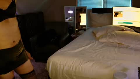 summerpantyfun1 online show from June 28, 11:22 pm