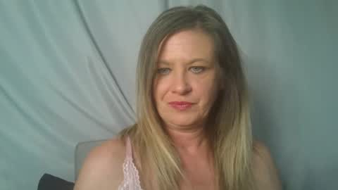 Snapshot of summerxoxo69 chatting on June 8, 5:13 pm Summerxoxo69 online show from June 8, 5:13 pm