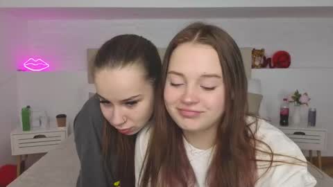 Snapshot of sun_kissess chatting on September 9, 9:47 pm sun_kissess online show from September 9, 9:47 pm