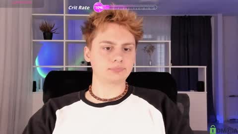 Snapshot of sunburn_boy chatting on June 6, 4:33 pm Emilio online show from June 6, 4:33 pm