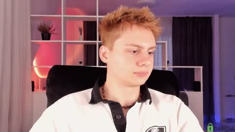 Snapshot of sunburn_boy chatting on June 19, 5:50 pm Emilio online show from June 19, 5:50 pm