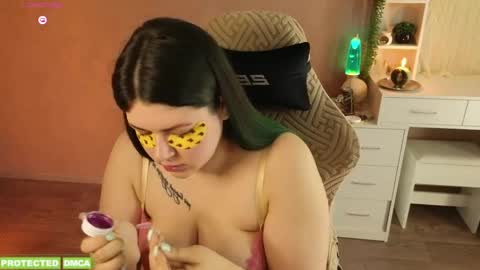 Snapshot of sunflower0907 chatting on May 12, 7:05 am Tina. Im topless model online show from May 12, 7:05 am