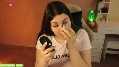 Snapshot of sunflower0907 chatting on May 13, 7:06 am Tina. Im topless model online show from May 13, 7:06 am