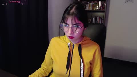 Snapshot of sunflower_uwu chatting on June 27, 2:38 am violetta online show from June 27, 2:38 am