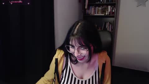Snapshot of sunflower_uwu chatting on July 2, 12:54 am violetta online show from July 2, 12:54 am