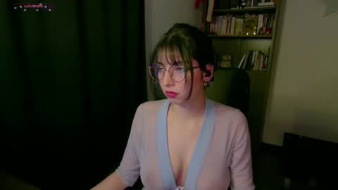 Snapshot of sunflower_uwu chatting on July 22, 2:03 am violetta online show from July 22, 2:03 am