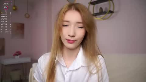 Snapshot of sunnmoonn chatting on September 28, 1:38 pm Lily online show from September 28, 1:38 pm