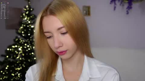 Snapshot of sunnmoonn chatting on December 22, 2:47 pm Lily online show from December 22, 2:47 pm