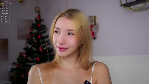 Snapshot of sunnmoonn chatting on January 7, 2:41 pm Lily online show from January 7, 2:41 pm