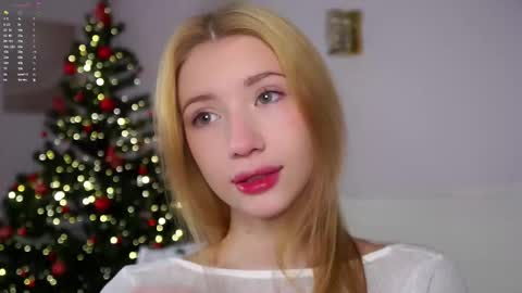 Snapshot of sunnmoonn chatting on January 8, 2:41 pm Lily online show from January 8, 2:41 pm