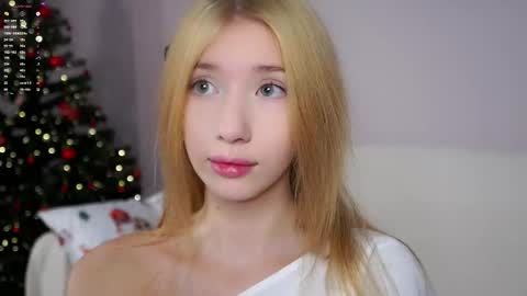 Snapshot of sunnmoonn chatting on January 10, 2:41 pm Lily online show from January 10, 2:41 pm