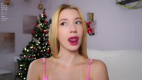 Snapshot of sunnmoonn chatting on January 11, 2:44 pm Lily online show from January 11, 2:44 pm