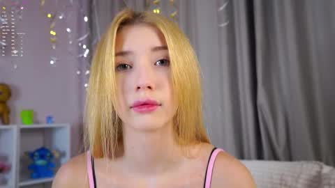 Snapshot of sunnmoonn chatting on January 17, 3:28 pm Lily online show from January 17, 3:28 pm