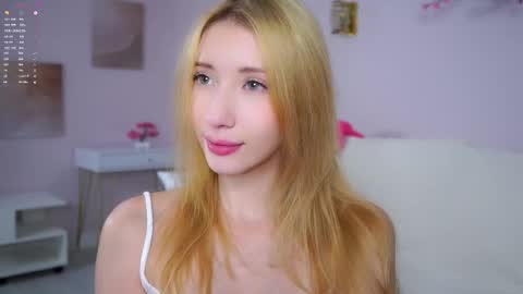 Snapshot of sunnmoonn chatting on February 1, 2:37 pm Lily online show from February 1, 2:37 pm