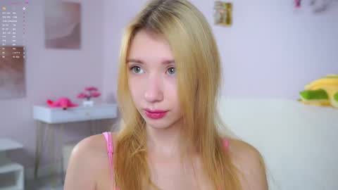 Snapshot of sunnmoonn chatting on February 18, 2:46 pm Lily online show from February 18, 2:46 pm