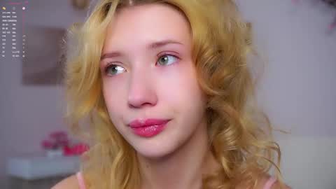 Snapshot of sunnmoonn chatting on February 27, 2:39 pm Lily online show from February 27, 2:39 pm