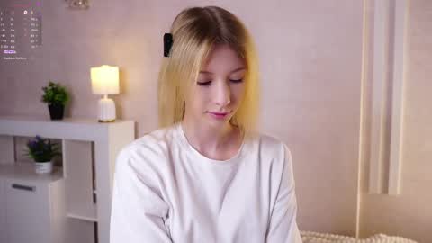 Lily online show from June 6, 2:44 pm