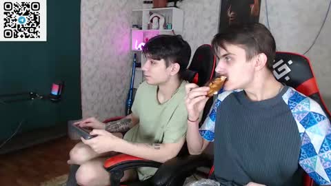 Snapshot of sunny_dan chatting on February 28, 9:25 am Dan online show from February 28, 9:25 am