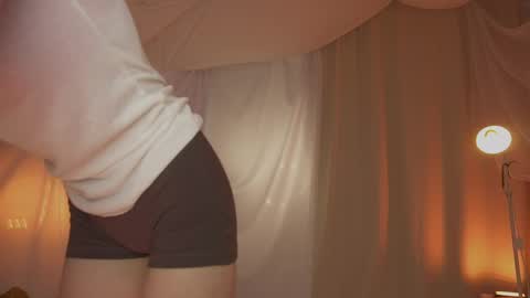 Snapshot of sunny_maria chatting on May 2, 9:42 pm Maria online show from May 2, 9:42 pm