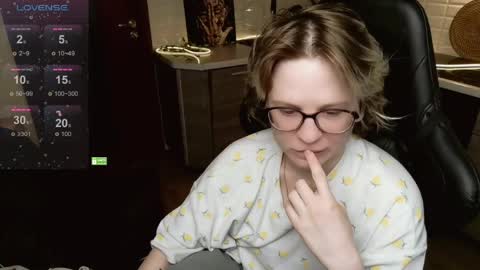 Snapshot of sunny_mood chatting on June 4, 2:28 am sunny mood online show from June 4, 2:28 am