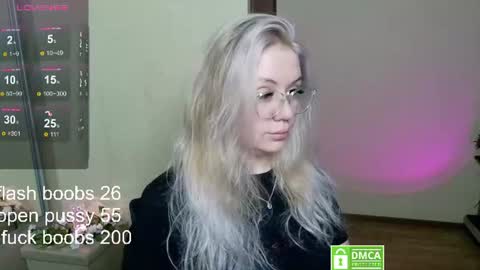 Snapshot of sunny_mood chatting on June 24, 7:46 pm sunny mood online show from June 24, 7:46 pm