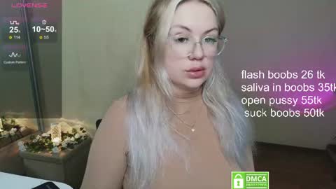 Snapshot of sunny_mood chatting on July 5, 7:10 pm sunny mood online show from July 5, 7:10 pm