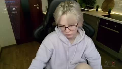 Snapshot of sunny_mood chatting on July 24, 6:33 am sunny mood online show from July 24, 6:33 am