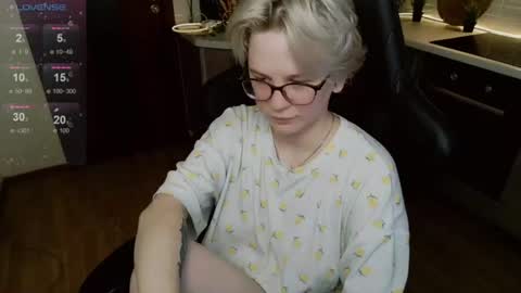 Snapshot of sunny_mood chatting on July 25, 6:44 am sunny mood online show from July 25, 6:44 am