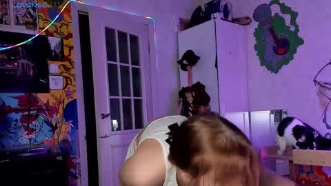 Snapshot of sunny_mouse chatting on October 16, 5:47 pm Sunny online show from October 16, 5:47 pm