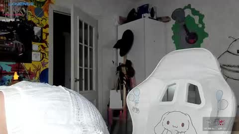 Snapshot of sunny_mouse chatting on October 17, 6:10 pm Sunny online show from October 17, 6:10 pm