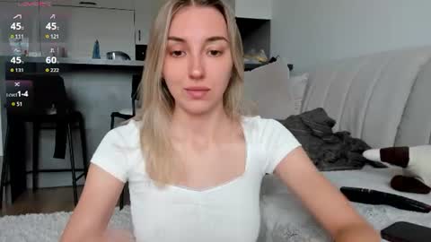 Snapshot of sunny_rina chatting on July 9, 7:01 am Rina online show from July 9, 7:01 am