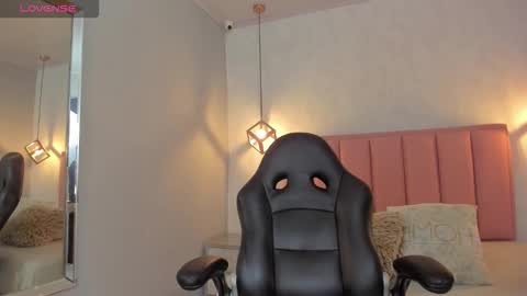  S U N N Y online show from February 10, 12:42 pm