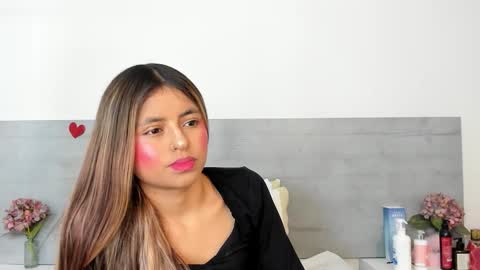 sunnywhitee online show from March 5, 7:10 pm