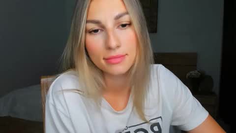 Snapshot of sunsetwithava chatting on September 18, 5:42 am sunsetwithava online show from September 18, 5:42 am