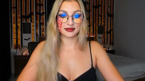 Snapshot of sunsetwithava chatting on October 30, 11:55 am sunsetwithava online show from October 30, 11:55 am