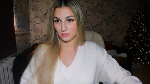 Snapshot of sunsetwithava chatting on December 17, 1:39 pm sunsetwithava online show from December 17, 1:39 pm