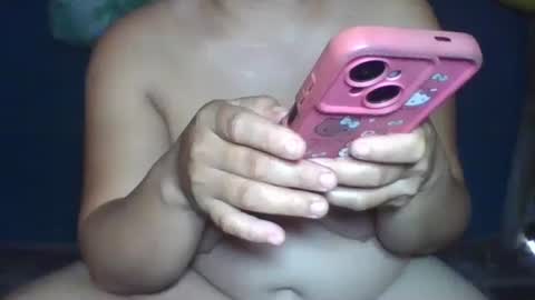 Snapshot of sunshine_789 chatting on April 25, 12:02 am sunshine_789 online show from April 25, 12:02 am