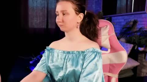 Snapshot of sunshine_blaze chatting on May 5, 1:41 pm Alice online show from May 5, 1:41 pm
