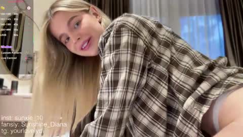 Snapshot of sunshine_diana_ chatting on May 12, 4:04 pm Di online show from May 12, 4:04 pm
