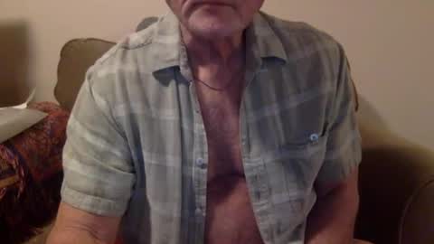 Snapshot of suntrdr077 chatting on February 4, 2:17 am suntrdr077 online show from February 4, 2:17 am