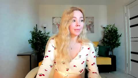 Jenn online show from April 14, 3:12 am